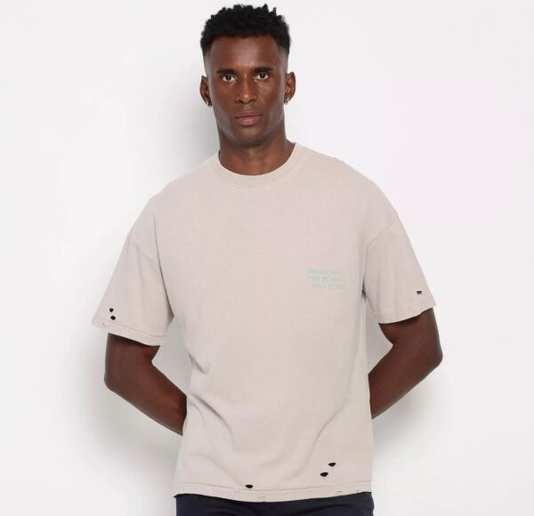 Camiseta Destroyed Com Inscrição. - Cinza. - Zara - 05