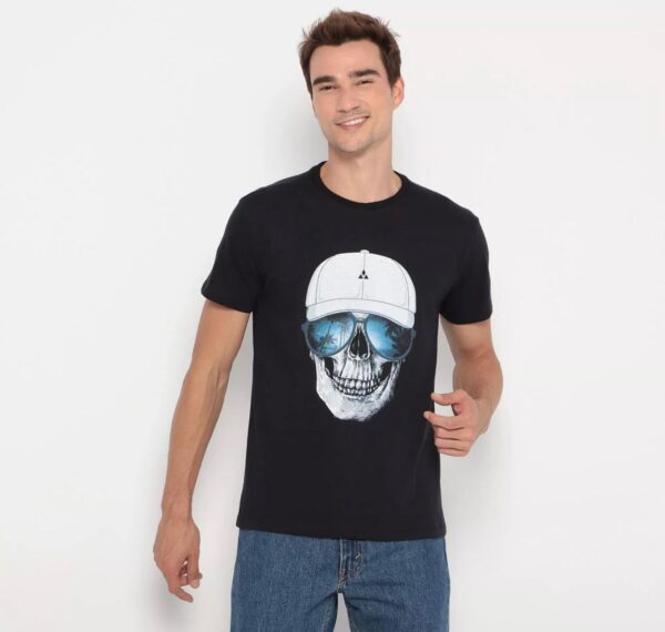 Camiseta Caveira. - Preta & Branca