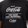Coca-Cola - Camiseta Com Inscrições | Preto