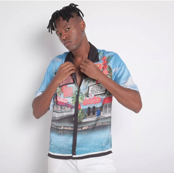 Zara - Camisa Com Inscrições. - Azul & Vermelha.