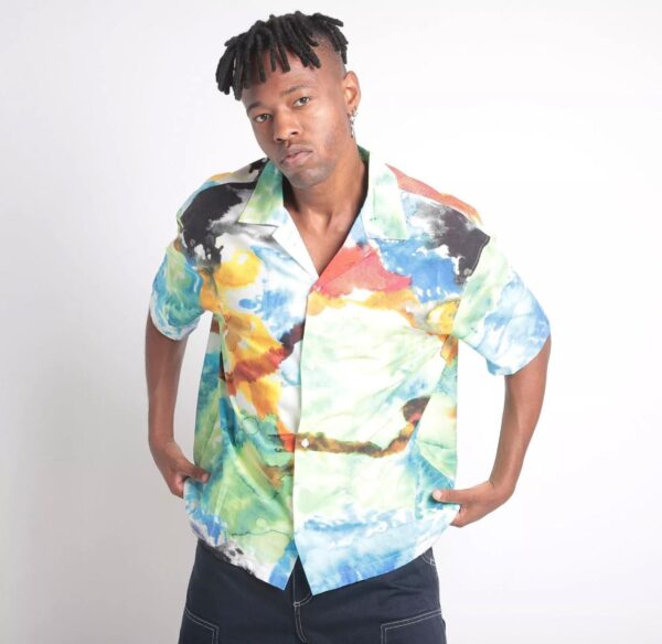 Zara - Camisa Abstrata. - Azul & Vermelha.