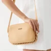 Colcci- Bolsa Transversal Alça Ajustável Bege