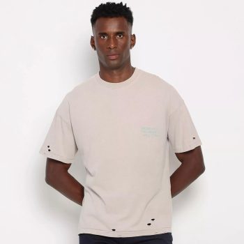 Camiseta Destroyed Com Inscrição. - Cinza. - Zara - 05