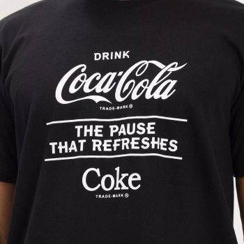 Coca-Cola - Camiseta Com Inscrições | Preto