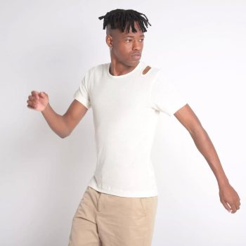 Zara - Camiseta Com Vazado. - Off White.