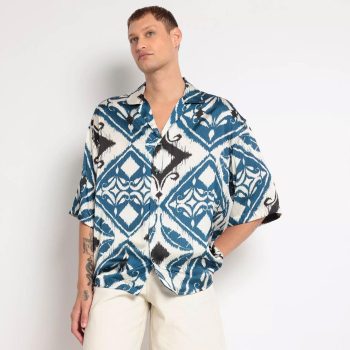 Zara - Camisa Abstrata. - Off White & Azul.
